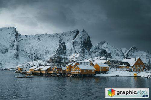  Snowy village on Sakrisøy island, Norway